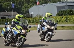 Emsiges Training: Zwei Kradfahrer des Polizeipräsidiums Bochum in Jülich. Vor allem das Handling der Maschinen in Extremsituationen muss regelmäßig geübt werden.