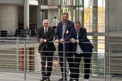 Prof. Dr. Christian Hummert (Mitte) zusammen mit Claudia Plattner (r) BSI und Sinan Selen (l) vom BfV.  Quelle: Cyberagentur