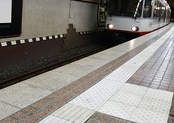 Taktile Leitelemente Bahnsteig U-35