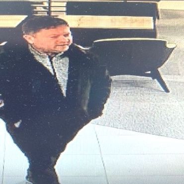 Wer kann Angaben zur Identität der abgebildeten Person machen?