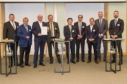 Marcus O. Wittig, Burkhard Landers, Oberbürgermeister Sören Link, Alexander Kranki, Ernest Zhang, Prof. Dr. Anton Grabmaier, Martin Murrack, Prof. Dr. Ulrich Radtke, Prof. Dr. Frederik Ahlemann