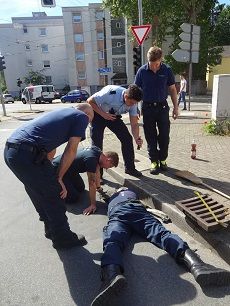 Alle helfen mit! - Dramatische Tierrettung aus der