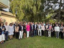 Mehr als 30 Wissenschaftlerinnen und Wissenschaftler nahmen an der Konferenz am Neusiedler See in Österreich teil. Copyright: DDZ