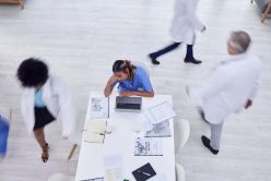 Zeit für neue Ansätze, um die medizinische Versorgung zu verbessern und Ressourcen effizienter zu nutzen Jakob Wackerhausen istock