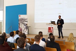 Fabian Barth (Texas Instruments Deutschland GmbH) sprach zum Thema „Power over Data Lines (PodL) für Automotive Ethernet“.  Florian Karow  Hochschule Landshut