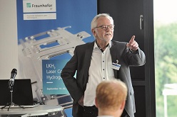 Prof. Arnold Gillner, Abteilungsleiter Business Development Forschungsmärkte Fraunhofer ILT: »Wir suchen 6 industrielle Partner von kleinen, mittleren, aber auch gerne größeren Unternehmen, die in unserem Netzwerk ›Laser in hydrogen technology‹ mitmachen.«  © Fraunhofer ILT, Aachen.