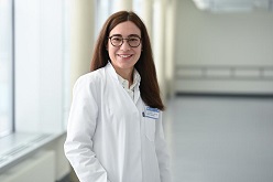 Univ.-Prof. Dr. Dr. med. Daniela Branzan leitet seit 1. April 2024 die Klinik und Poliklinik für Vaskuläre und Endovaskuläre Chirurgie am Universitätsklinikum rechts der Isar der TUM.  Bianca Claße  Klinikum rechts der Isar