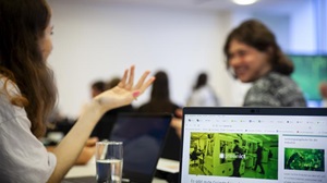 Das Kompetenzzentrum »Green ICT @ FMD« veranstaltet die Camps, um Studierenden im Bereich ressourcenschonende IKT wichtige Einblicke in die Forschungslandschaft und -infrastruktur zu geben und sie miteinander sowie mit wichtigen Stakeholdern zu vernetzen.  Fraunhofer Mikroelektronik