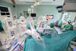 20 Jahre Robotische Chirurgie in der Urologie - Live-OP mit dem OP-Roboter HUGO. Quelle: UKDD