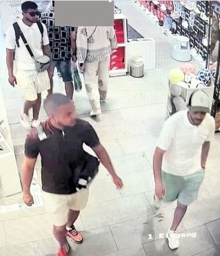 Wer kann Angaben zur Identität der abgebildeten Tatverdächtigen machen?