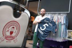 Hautnah am VfL-Team: Barbier Iskandar und sein Salon im Moxy-Hotel