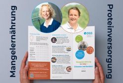 Die neuen Info-Flyer zur Mangelernährung der DGG: Entwickelt von den Altersmedizinerinnen Dr. Mirja Katrin Modreker (li.) und Dr. Kristin Häseler-Ouart entwickelt. Quelle: privat Copyright: DGG