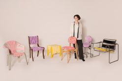 Marta Boniakivska mit Stühlen in Kombination mit Materialien aus Zellulosefasern, aus Master-Thesis, Produktfotografie von Quelle: Marie Windrum Copyright: Hochschule Wismar/Fakultät Gestaltung