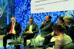 Mit Minister Anton Bredell, Jordi Molist Gazapo, Dr. Stanislav Shmelev, Prof. Dr. Wolfgang Rieger und Prof. Dr. Markus Disse (von links) nahmen Amtsträger und Experten aus Politik, Wirtschaft und Wissenschaft an dem Panel teil. Copyright: THD