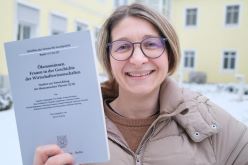 Jun.-Prof. Dr. Svenja Flechtner forschte zur Ökonomin Charlotte Leubuscher, nach der ein Gebäude am Campus Unteres Schloss benannt ist. Quelle: Carsten Schmale Copyright: Universität Siegen