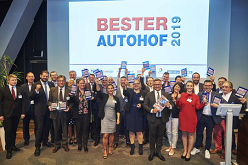 Die stolzen Preisträger der großen Leserwahl des Huss-Verlages zum Besten Autohof Deutschlands 