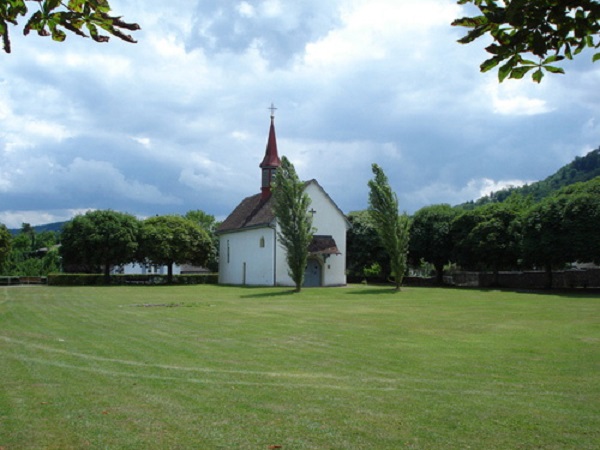 Das Kirchlibuck ist ein magischer Ort mit einer jahrhundertealten Geschichte. Auf dem «Chilebückli», wie der Spielort von der Bevölkerung liebevoll genannt wird, befinden sich eine Burgkapelle sowie die Reste eines römischen Kastells.