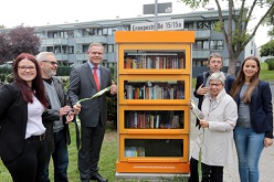 Bücherschrank Einweihung USB Foto Andreas Molatta