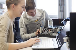  Junge Techniktalente werden im Schülerlabor vom Campus Velbert/Heiligenhaus gefördert.