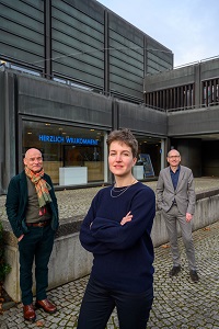(v.l.): der scheidende Museumsdirektor Hans-Günther Golinski, Noor Mertens, Kulturdezernent Dietmar Dieckmann.