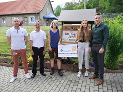 Von links: Sebastian Schirbe (Personalleiter Globus/Isserstedt), Prof. Dr. Klaus Watzka (EAH Jena), Juliane Köber (Tierheim Jena), Julia von der Weiden und Phillip Rahlfs (Studierende im Schwerpunkt „Personal“, EAH Jena) Foto: Tierheim Jena