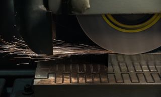 Metall Laserschneiden Symbolbild