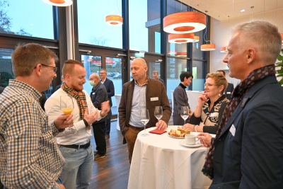 Angeregte Unterhaltungen schon vor Beginn des Symposiums