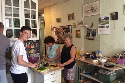 Hausgemachtes Essen bei Einheimischen in St. Petersburg