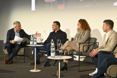 Reto Lipp im Gespräch mit Marcel Dobler, Sandra Stückli und Manuel Lichtsteiner v.l.n.r. - 