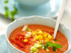 Kalte spanische Suppe (Gazpacho) - Erfrischend-aromatische Gemüsesuppe für warme Sommertage