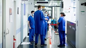 Systemrelevante Berufe in Corona Zeit  Viel Applaus und wenig Geld