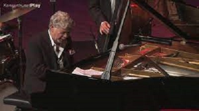 Monty Alexander haut in die Tasten