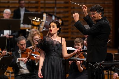 Sopranistin Regula Mühlemann und Dirigent Michael Sanderling Foto Philipp Schmidli