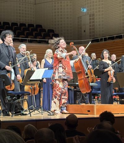 Das Orchester mit Solistin Anastasia Kobekina