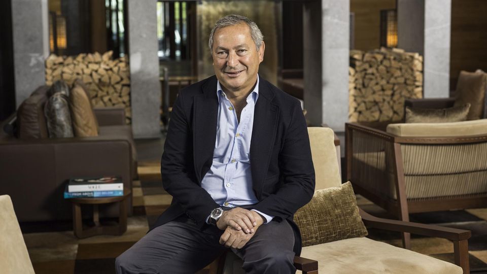 Der ägyptische Milliardär und fließend Deutsch sprechende Samih Sawiris hat bereits einen Teil seines Vermögens in das Tourismusprojekt Andermatt Swiss Alps investiert