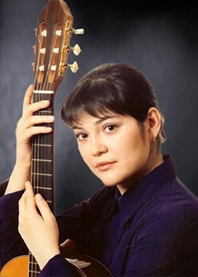  Irina Kulikova auf der Gitarre