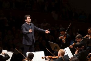 Israel Philharmonic Orchestra mit Lahav Shani Dirigent Konzertbild von Manuela Jans.