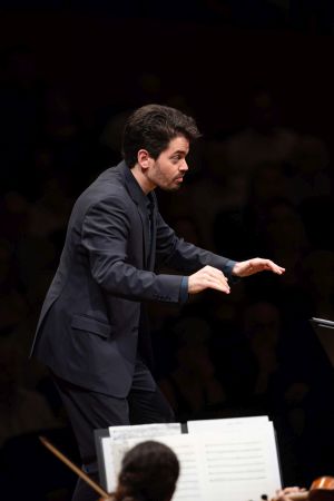 Israel Philharmonic Orchestra mit Lahav Shani Dirigent Konzertbild von Manuela Jans