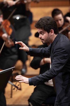 Israel Philharmonic Orchestra mit Lahav Shani Dirigent Konzertbild von Manuela Jans