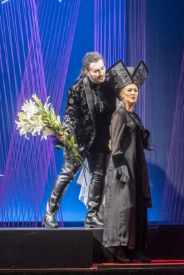 Alec Avedissian als Don Giovanni mit  Susanne Langbein als Donna Anna Foto Rupert Larl