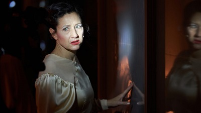 Die alte Dame, gespielt von Delia Meyer Foto Ingo Hoehn