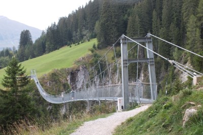 Hängebrücke bei Bach