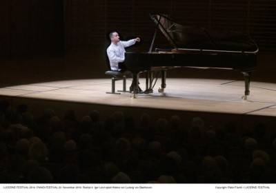 Igor Levit zelebriert Beethoven Konzertfoto von Peter Fischli