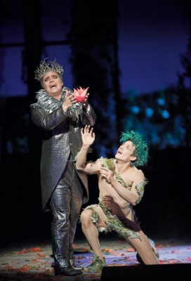 Lawrence Zazzo als Oberon Théo Touvet als Puck Foto Michael Pöhn Wiener Staatsoper 