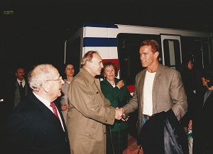Menasse mit Mutter und Sohn Schwarzenegger 1994 