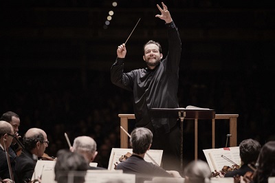 Dirigent Andris Nelsons zeigt wos langgeht Foto Marco Borggreve