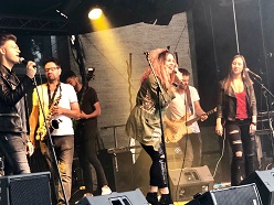 Foto der Session Possible, die im Rahmen des Stadtteilfondsprojekt Willy-Brandt-Gesamtschule wird 30 – Ein Musikfestival in und für Werne stattfand. Quellenangabe: „Foto: Willy-Brandt-Gesamtschule“