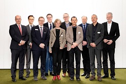Vertreter der neuen DAM-Mitglieder und DAM-Vorstand  Bild: DAM/Sinje Hasheider
