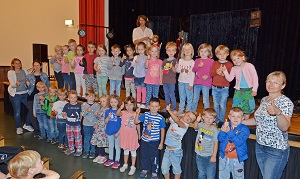 „Auch die Kinder des Katholischen Kindergarten und Familienzentrums St. Barbara waren beim Puppentheater für kleine Klimaschützer dabei.“