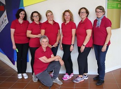 Das Team der Medizinisch-Onkologischen Tagesklinik (MOT) freut sich über die vielen Besucher*innen beim 11. Krebsaktionstag.  Universitätsklinikum Ulm